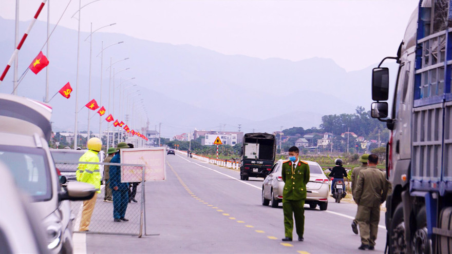 Tài xế xe tải sẽ được ưu tiên lấy mẫu xét nghiệm. Ảnh: Anh Văn 