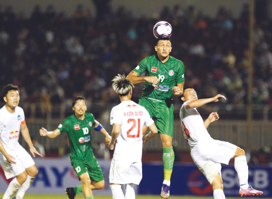 HAGL nhận trận thua đầu tiên ở LS V-League 2021 ảnh: Hữu Phạm 