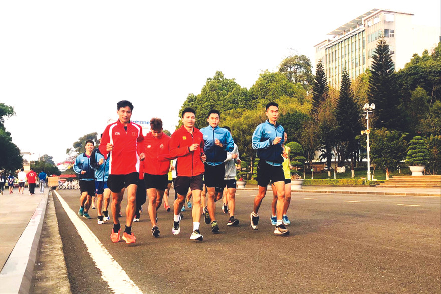 Các VĐV đoàn Quân đội có mặt tại Gia Lai từ rất sớm để làm quen địa hình. Ảnh: CTV 