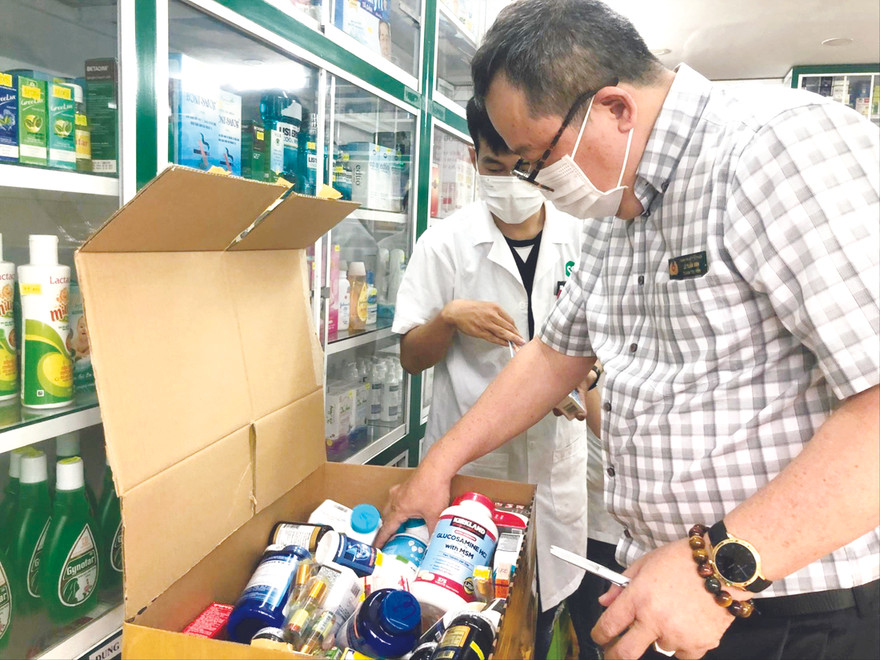 Cơ quan chức năng thanh kiểm tra phát hiện nhiều chất cấm “ẩn mình” trong thực phẩm bảo vệ sức khoẻ ảnh: L.N 