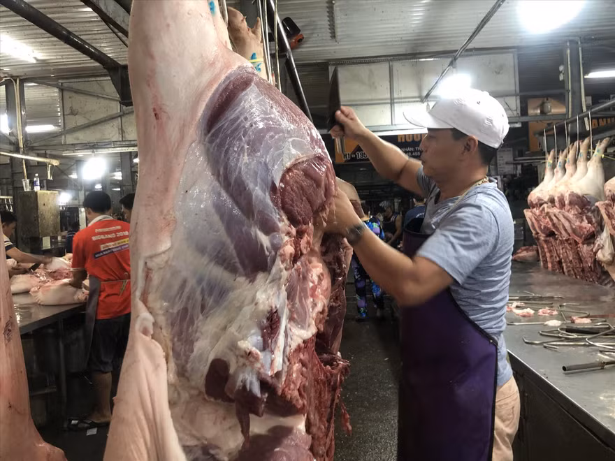 Thịt heo ở chợ đầu mối nguồn cung ổn định ảnh: U.P 