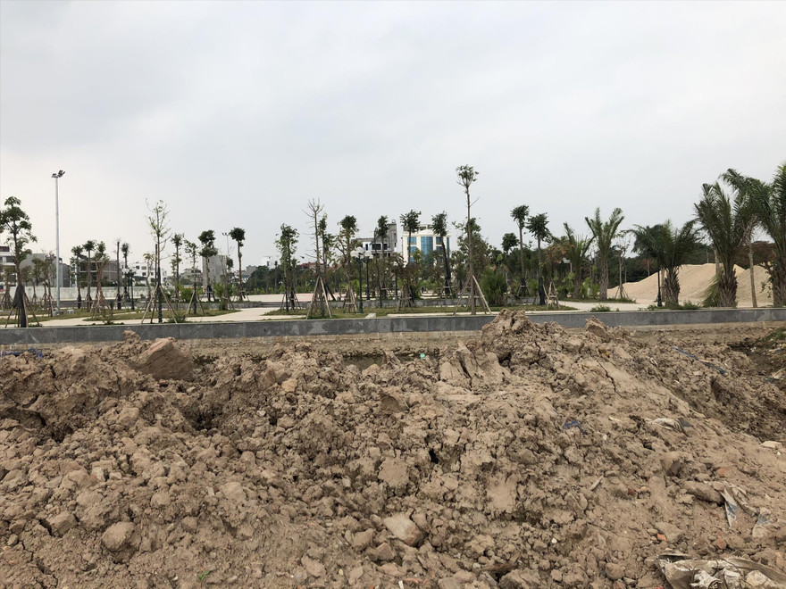 Khu đất đang làm hạ tầng để xây NƠXH Thượng Thanh (Long Biên, Hà Nội), nhưng “cò” lại rao bán, nhận đặt cọc với khách hàng