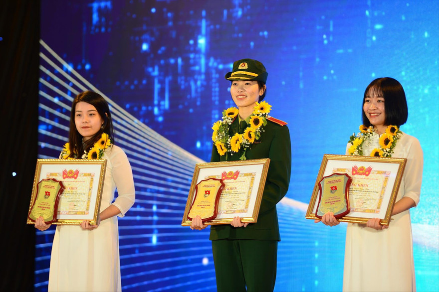 Các gương mặt nhận giải thưởng Nữ sinh tiêu biểu toàn quốc 2020. ẢNH: PV