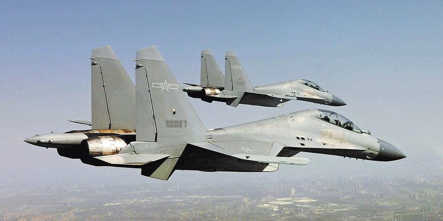 Trong 28 chiếc máy bay Trung Quốc bay sát Đài Loan cuối tuần qua có chiến đấu cơ J-16 như hình ảnh này Ảnh: China Military 