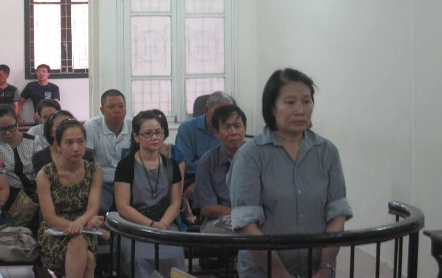 Nữ cựu giảng viên trong phiên xử