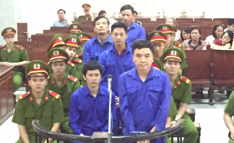 Các bị cáo trong phiên xử. Ảnh: Bảo Thắng