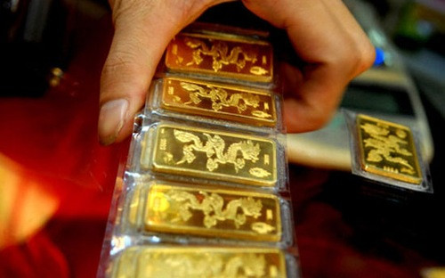 Sức mua yếu, vàng giảm nhẹ ngay phiên đầu tuần