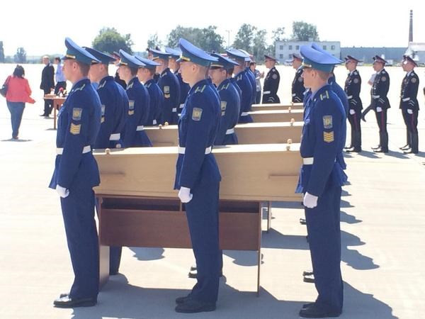 Hà Lan tổ chức đón nhận các thi thể nạn nhân MH17 (Nguồn: NBC) 