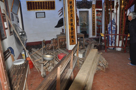 Rúng động vụ dỡ mái đình lấy gỗ sưa đem bán