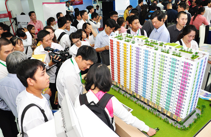 Đông đảo khách hàng tìm hiểu dự án 8X Plus Hưng Thịnh