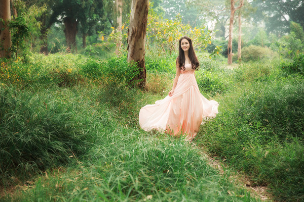 Hoàng Anh hóa công chúa lạc trong rừng