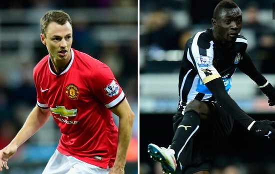 Cả Jonny Evans (trái) và Papiss Cisse đều phải nhận án phạt nặng. Ảnh: The FA.