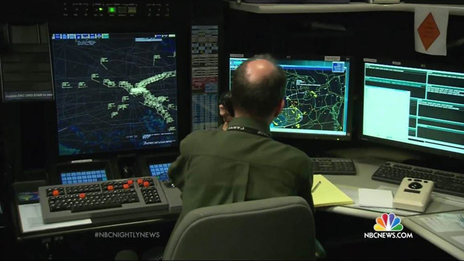 Các kiểm soát viên lưu không đang làm việc. Ảnh: Getty Images