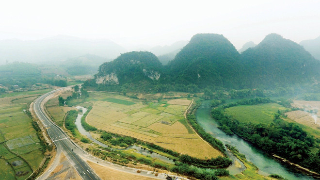 Một đoạn tuyến thuộc huyện Chợ Mới, Bắc Kạn. Cuối đoạn tuyến kết nối với Khu công nghiệp Thanh Bình (Bắc Kạn), giao với Quốc lộ 3 và Ðường Hồ Chí Minh là cơ sở để hình thành thị xã Chợ Mới trong tương lai.