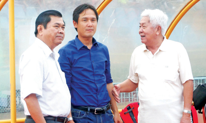 Minh Phương (giữa) đối diện với nhiều khó khăn trong cuộc chiến giúp Long An trụ hạng. Ảnh: VSI 