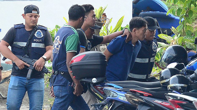 Cảnh sát Malaysia bắt giữ một nghi phạm Triều Tiên tên là Ri Jong Chol hôm 18/2. Ảnh: Getty Images