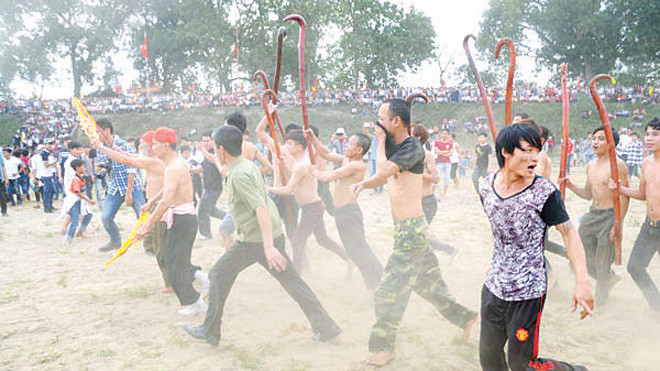 Những ngoắc tre thời xưa dùng để đánh phết, bây giờ chỉ còn sử dụng trong tế lễ.