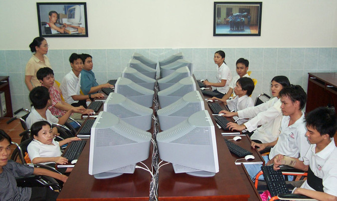 Số lượng người khuyết tật tiếp cận những công việc có kỹ thuật cao ngày càng nhiều.