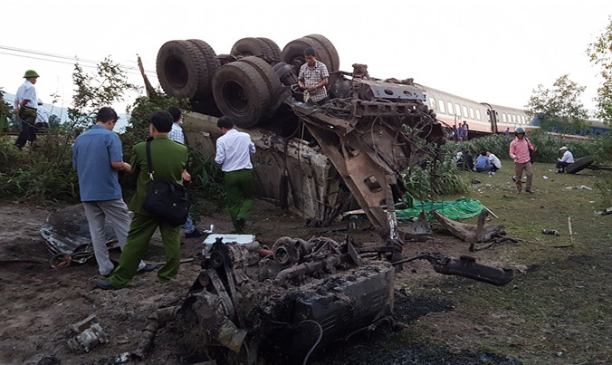 Hiện trường kinh hoàng vụ tai nạn đường sắt làm 3 người tử vong tại chỗ.