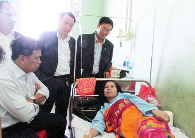 Đại diện Liên đoàn luật sư Việt Nam làm việc với luật sư Tiết tại bệnh viện