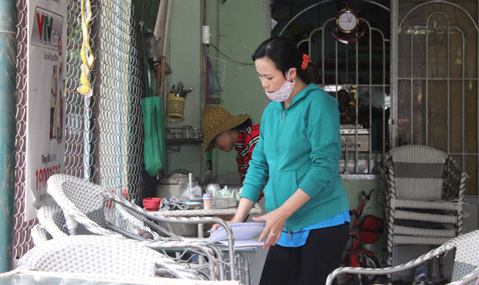 Sau mỗi chuyến tàu, chị Nguyễn Thị Huệ lại ghi “nhật trình”