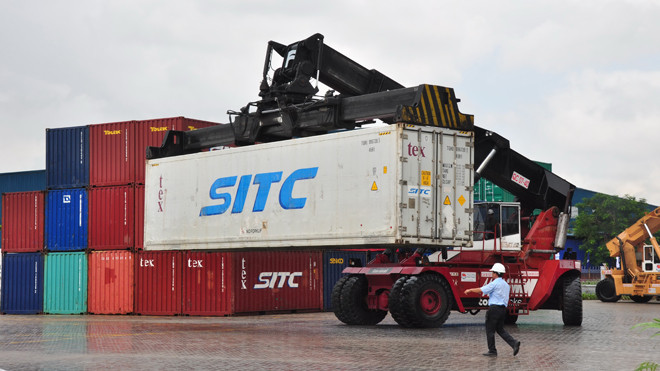 Hàng hóa tại cảng Thốt Nốt, Cần Thơ. Ảnh: Hòa Hội