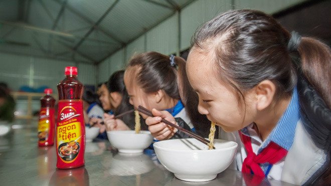 Bữa sáng đậm đà tình nghĩa tại trường THCS DTNT Con Cuông (Nghệ An)