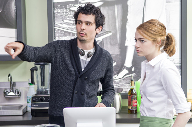 Damien Chazelle và diễn viên Emma Stone bên lề phim “La La Land”, hai người góp 2 giải trong tổng số 7 giải Quả cầu vàng cho phim