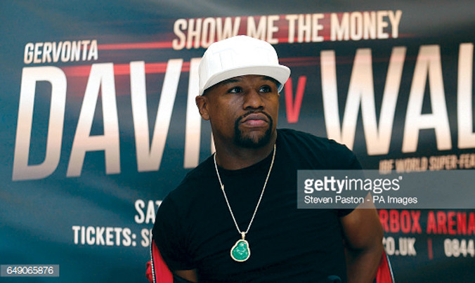 Sức hút từ khoản tiền tối thiểu 100 triệu USD đã khiến Mayweather trở lại võ đài sau 2 năm tuyên bố treo găng. Ảnh: Getty Images