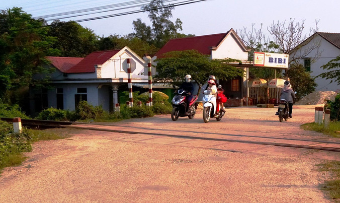 Ẩn họa luôn thường trực trên rất nhiều đường ngang to rộng, lưu lượng giao thông lớn tại tỉnh TT-Huế, nhưng chưa được ngành chức năng đầu tư gác chắn