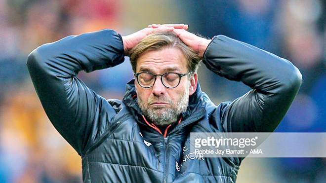HLV Klopp bực tức trước lối chơi đáng thất vọng của các học trò. Ảnh: Getty Images