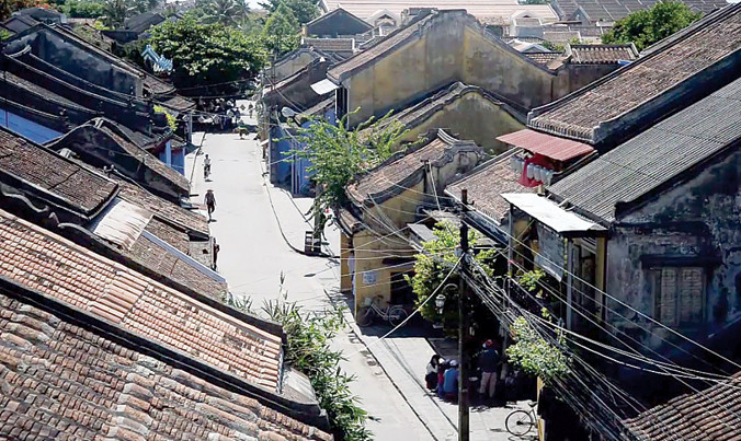 Phố cổ Hội An rộng chỉ nửa km2 có hơn 70 loa đài các loại.