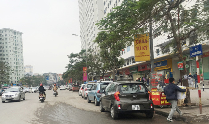 Điểm trông xe dưới lòng đường Linh Đường đoạn qua các tòa nhà HH, có nhân viên Cty Ngọc Diệp trông giữ được liên ngành xác định là sai phép.