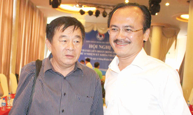 Trưởng ban Trọng tài Nguyễn Văn Mùi và Chủ tịch HĐQT VPF Võ Quốc Thắng tại hội nghị BCH VFF. Ảnh: VSI 