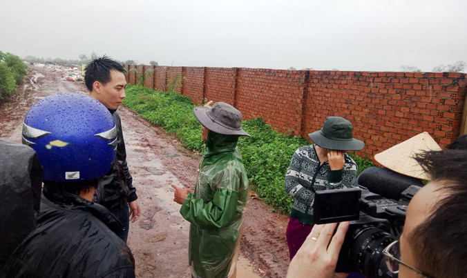 Người dân phản ánh về bãi rác gây ô nhiễm.