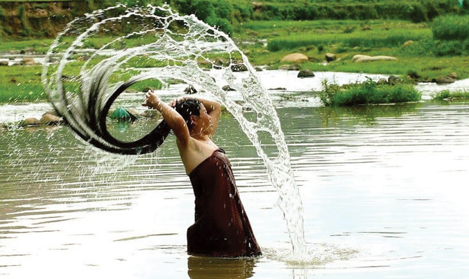 Phụ nữ Thái và vũ điệu của tóc.