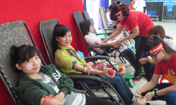 Nhóm bạn trẻ mê hiến máu