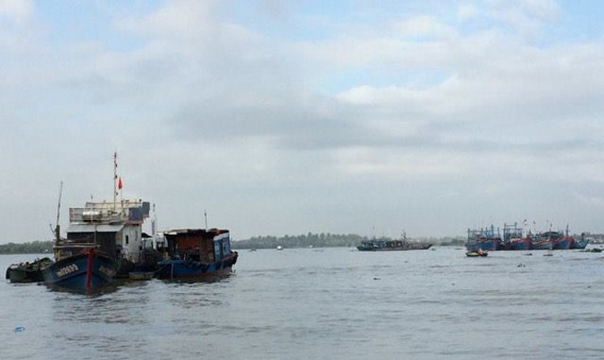 Cận Tết mà tàu thuyền đánh bắt phải “nằm bờ”.