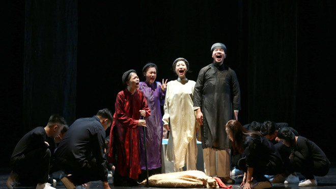 “Quẫn” của Trần Lực khiến khán giả phải thay đổi tư duy xem kịch. Ảnh: Toan Toan