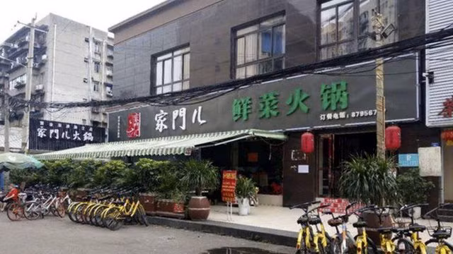 Nhà hàng lẩu ở Tứ Xuyên đã phá sản sau 2 tuần chạy siêu khuyến mãi