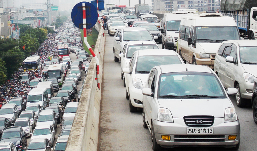 Ðường Vành đai 3 Hà Nội đang quá tải lượng xe lưu thông gấp 4 lần thiết kế. Ảnh: Trọng Ðảng