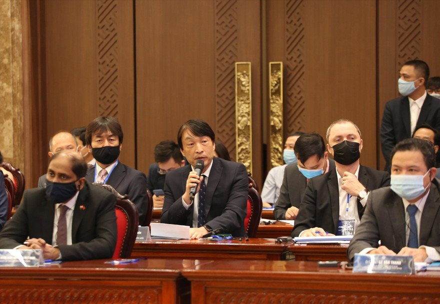 Ðại diện nhiều doanh nghiệp phát biểu tại buổi đối thoại với lãnh đạo TP Hà Nội