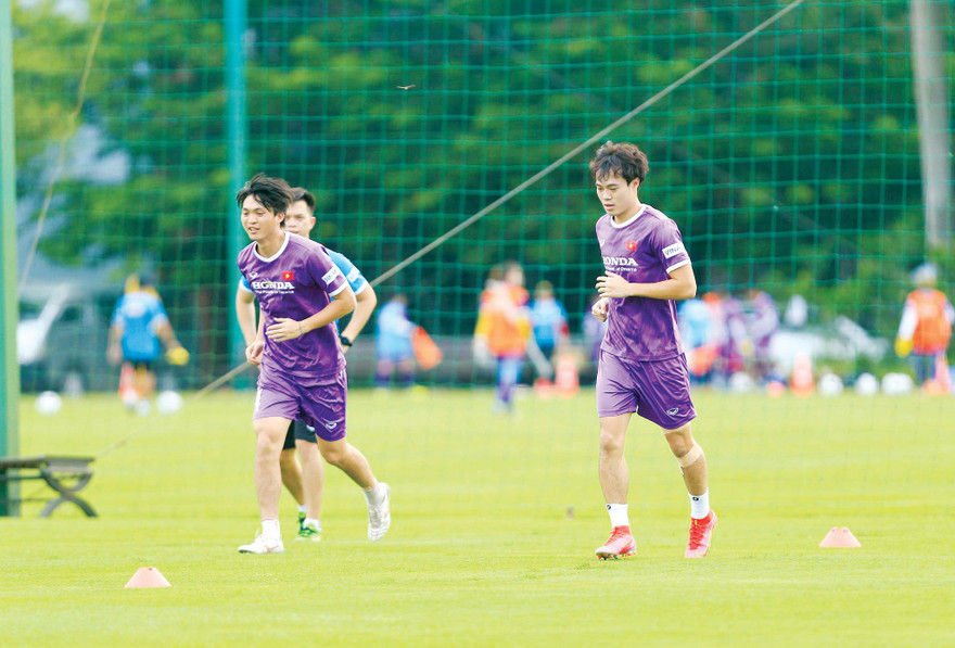 Các cầu thủ Việt Nam tập luyện trước Vòng loại thứ 3 World Cup 2022. ẢNH:NHẬT ĐOÀN 