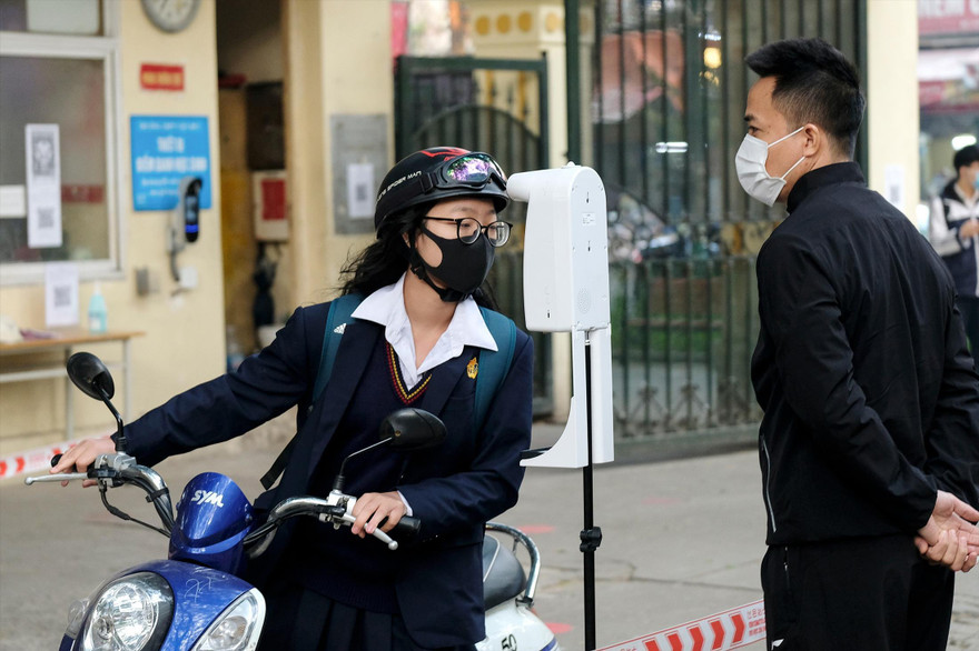 Hà Nội quyết tâm không để dịch bệnh làm tụt hậu đời sống kinh tế - xã hội của Thủ đô. Ảnh: Hoàng Mạnh Thắng