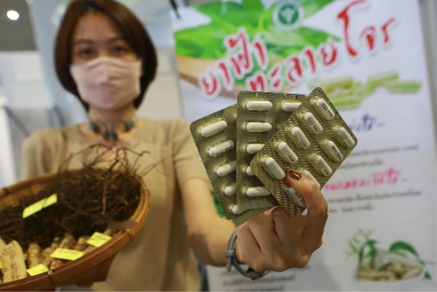 Người Thái tích trữ xuyên tâm liên khi số ca mắc COVID-19 tăng nhanh. Ảnh: Chiangrai Times