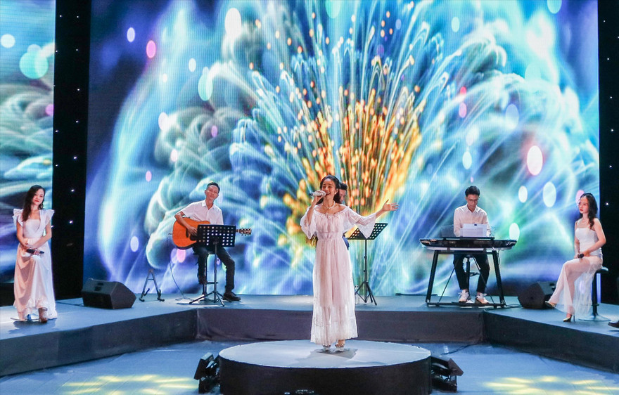 Nhà hát Trưng Vương tổ chức nhiều chương trình phục vụ người dân sau khi thành phố nới lỏng các hoạt động từ giữa tháng 10