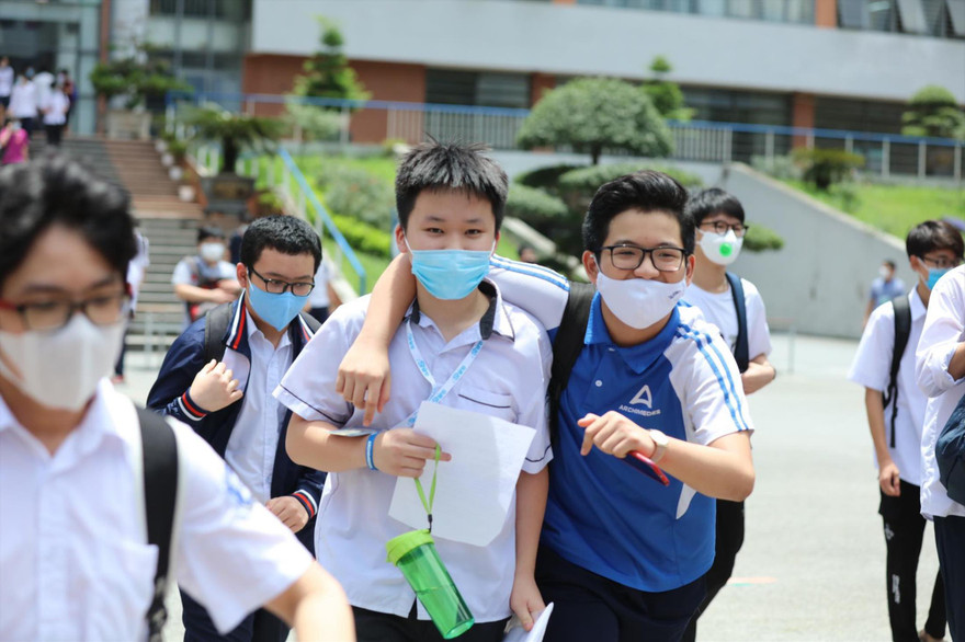 Sau một năm sóng gió vì dịch COVID-19, kỳ thi tuyển sinh lớp 10 ở Hà Nội có kết quả khá tốt. Ảnh: Như Ý