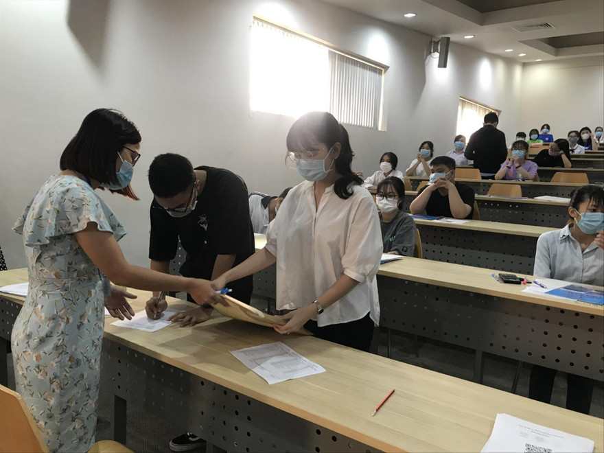 Thí sinh tham dự kỳ thi đánh giá năng lực tại TPHCM ngày 28/3