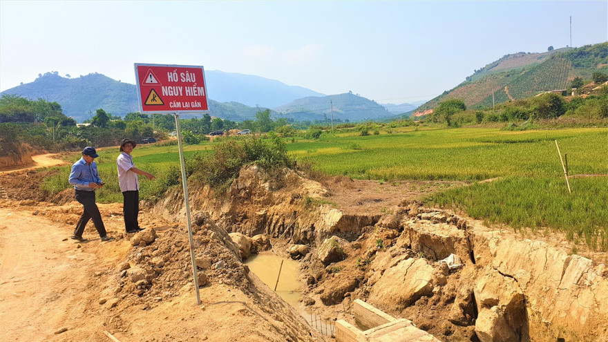 Kênh dẫn nước nhưng nằm sâu dưới đất