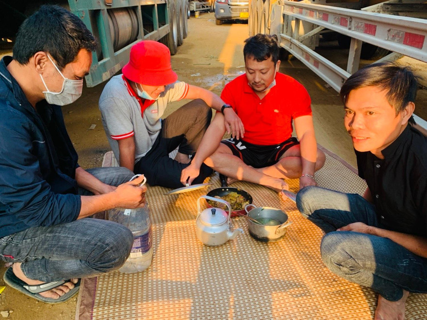 Lo bữa ăn hằng ngày. Ảnh: Duy Chiến